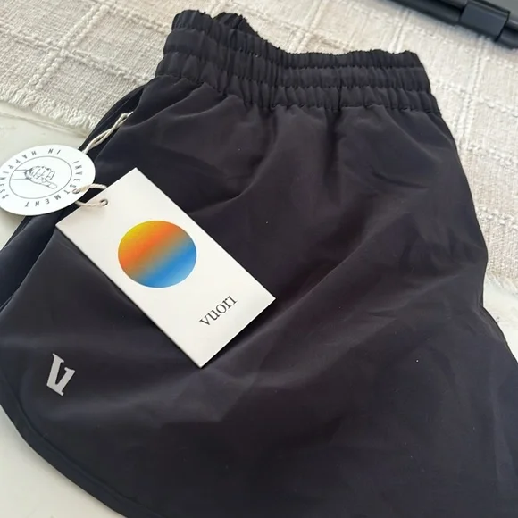 Vuori Black Women's Athletic Shorts Clementine 4” short 2.0 Size XS & M - Picture 7 of 12